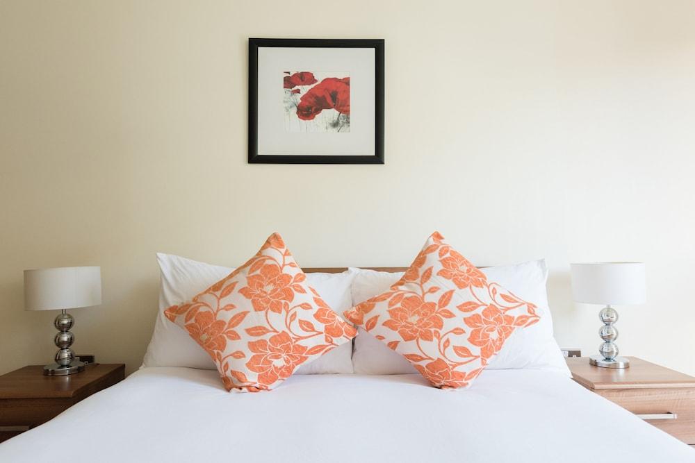 Cobalt Peach Tree Room