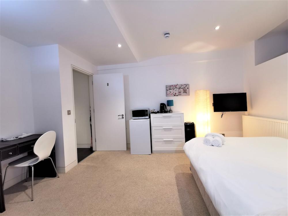 سبيشوس دبل روم ويذ أون سويت - 2 بي داخلي