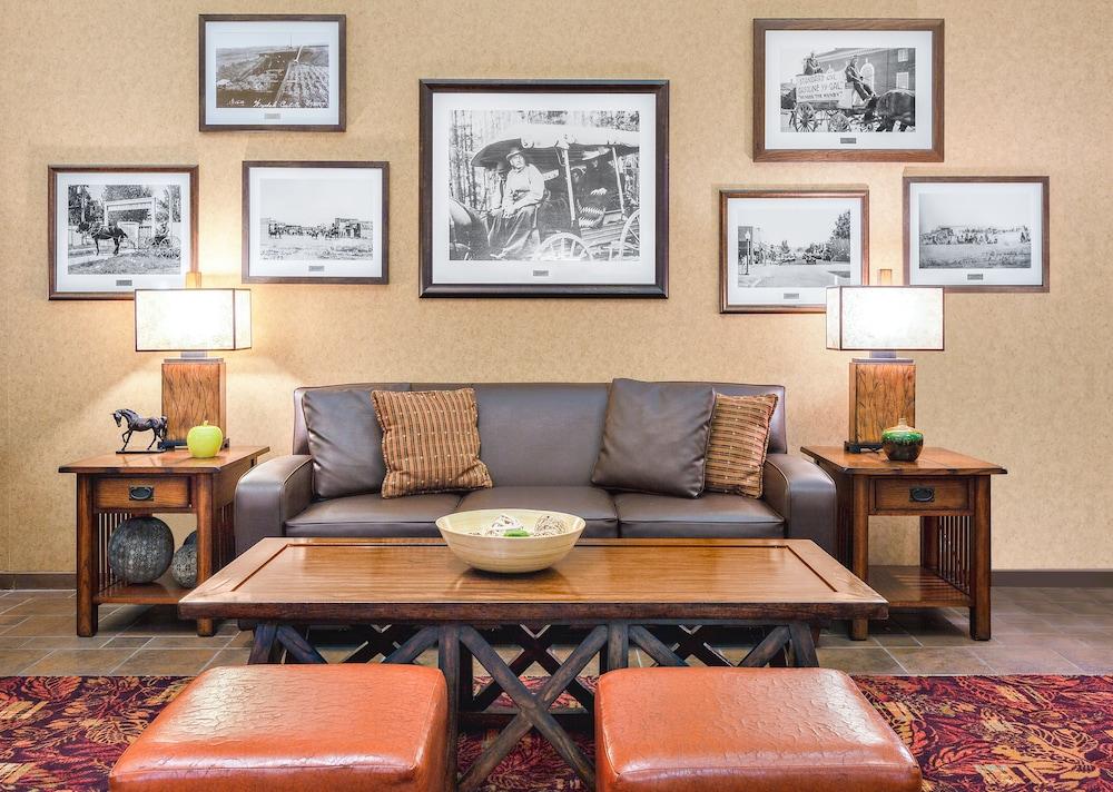 هوليداي إن إكسبرس آند سويتس جيليت باي آيتش جي المنطقة الخارجية