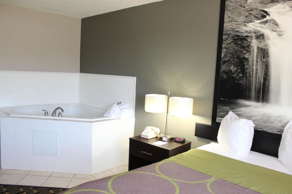 سوبر 8 باي ويندام وايمينج/غراند رابيدز أريا غرفة