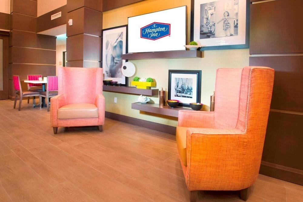 هامبتون إن آند سويتس لا بورت الردهة