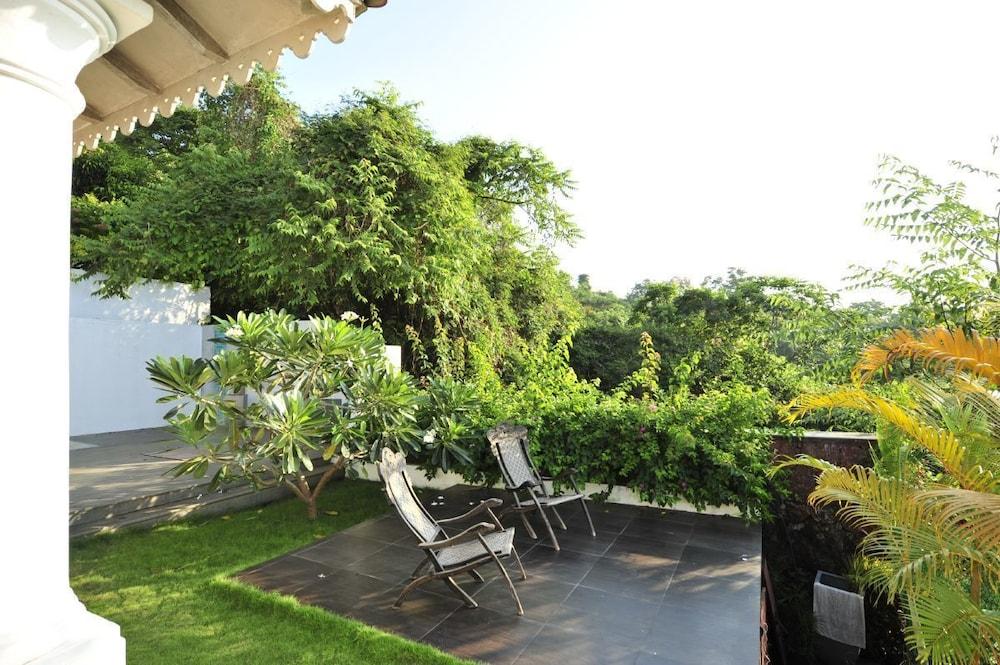 Lotus Villa By Iksha Property Grounds