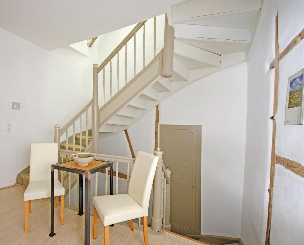 بنسيون أوند فيرينفونونغ أونكل إرنست الردهة