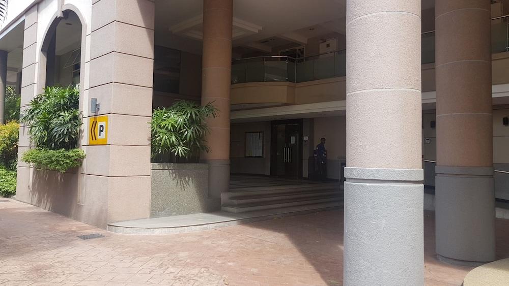 بالكوني هيجاو آت كاسا موتيارا كي إل الردهة