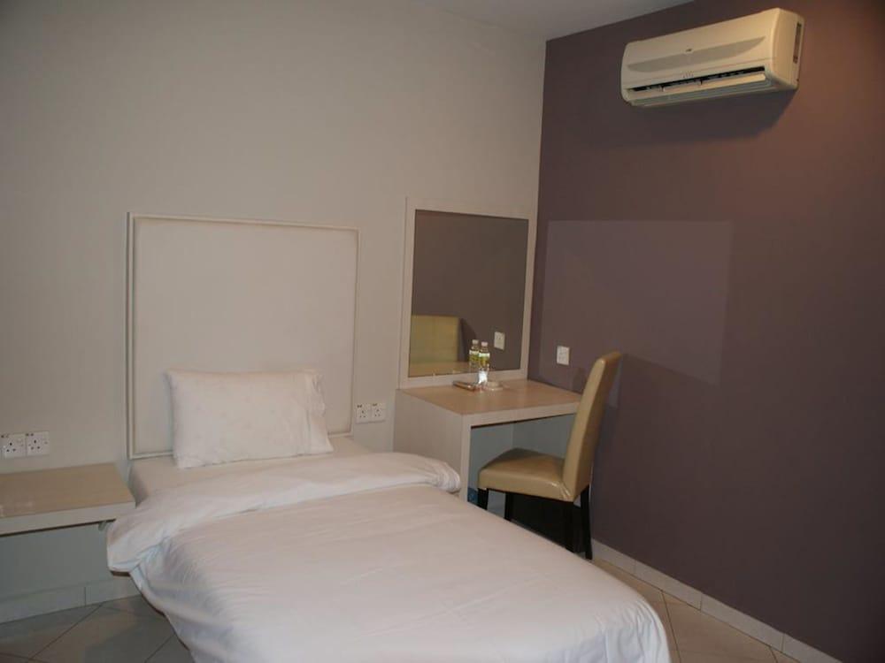 SR Inn Room