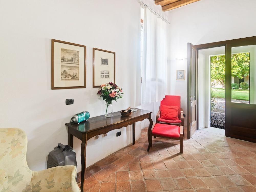 Typical Farmhouse With Heated Pool Reception
