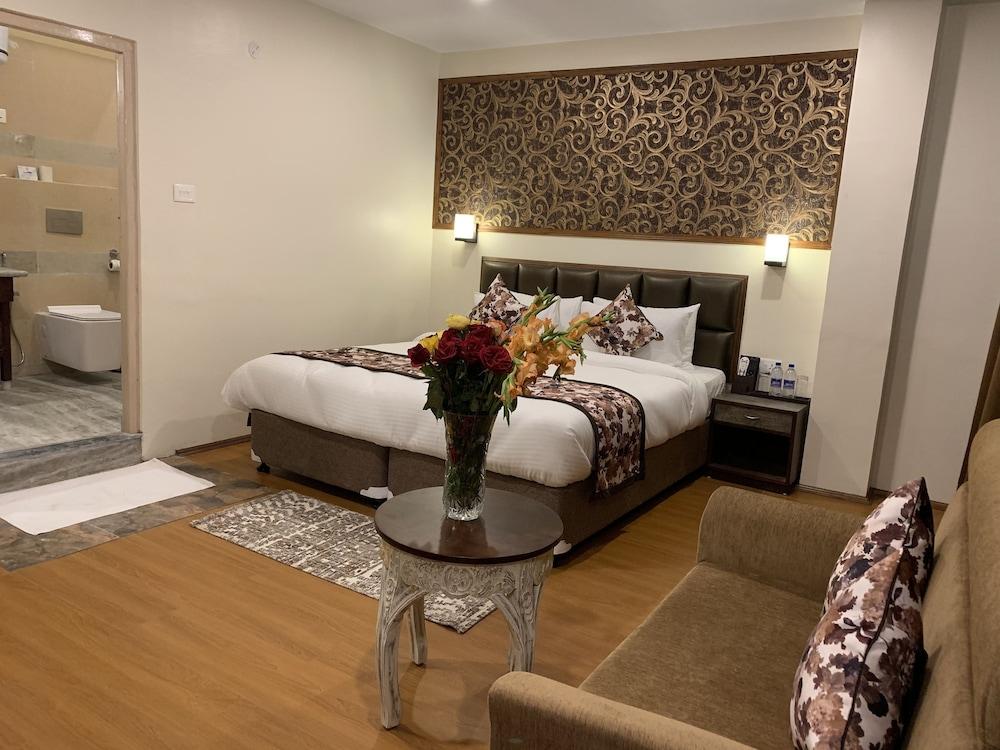 The Aryan Regency Room