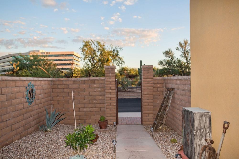 Heart of Tucson 3 BR by Casago Property Grounds