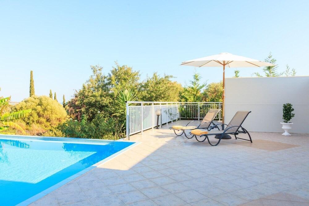 Villa Cherry Large Private Pool Walk to Beach Sea Views A C Wifi Car Not Required - 2180 Room