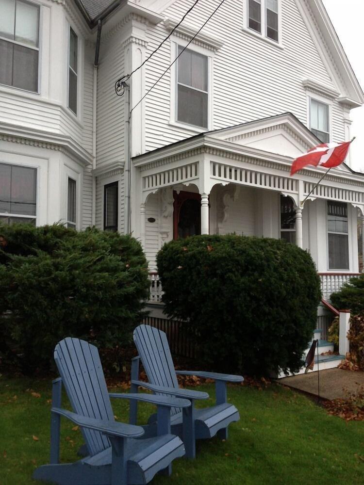 إيه سيفارينج مايدن بد آند بريكفاست المنطقة المحيطة بالمنشأة