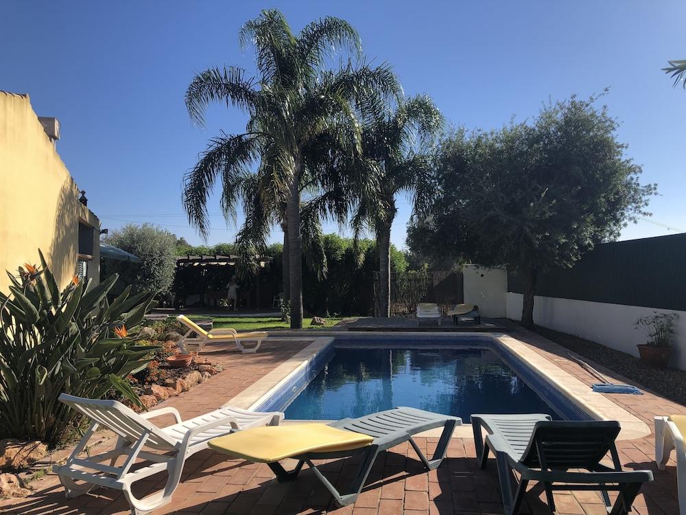 راستيك فيلا ويذ بول نير أولهاو زحليقة مائية