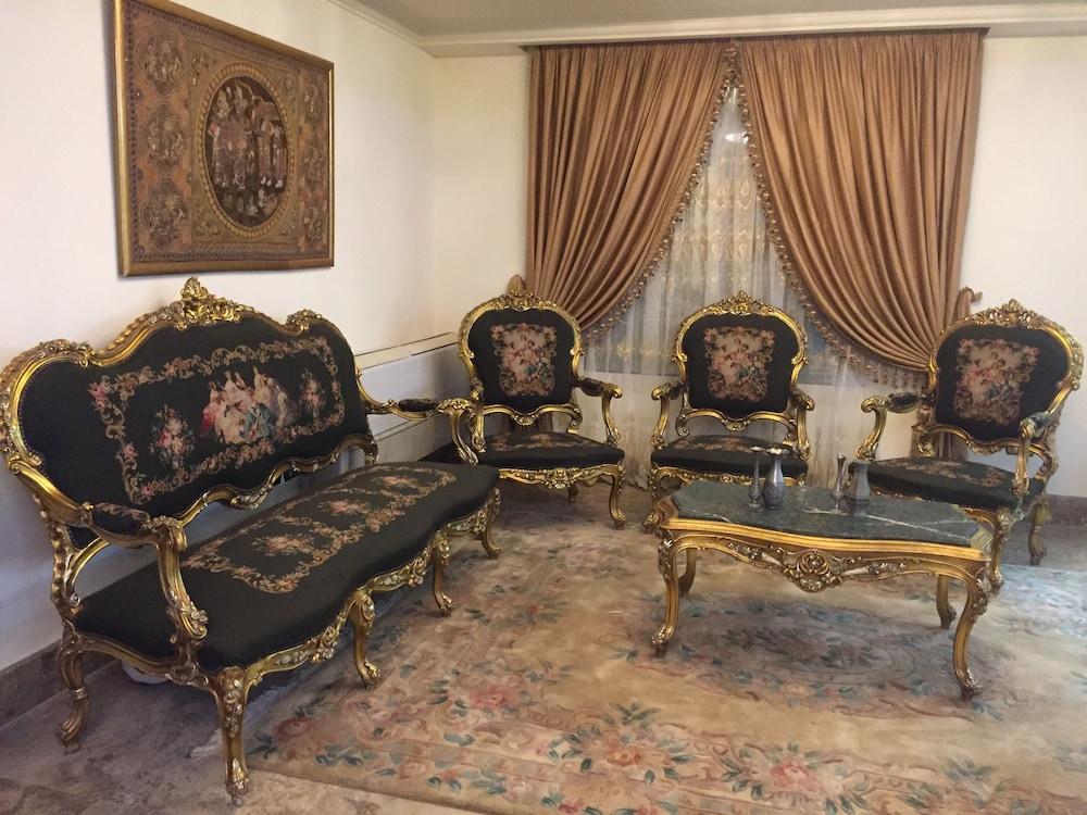 فيلا وان