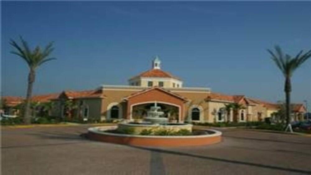 آي بي 60296 - ريجال بالمز ريزورت آند سبا - 4 بد رومز 3 باث رومز تاون هوم المنطقة الخارجية