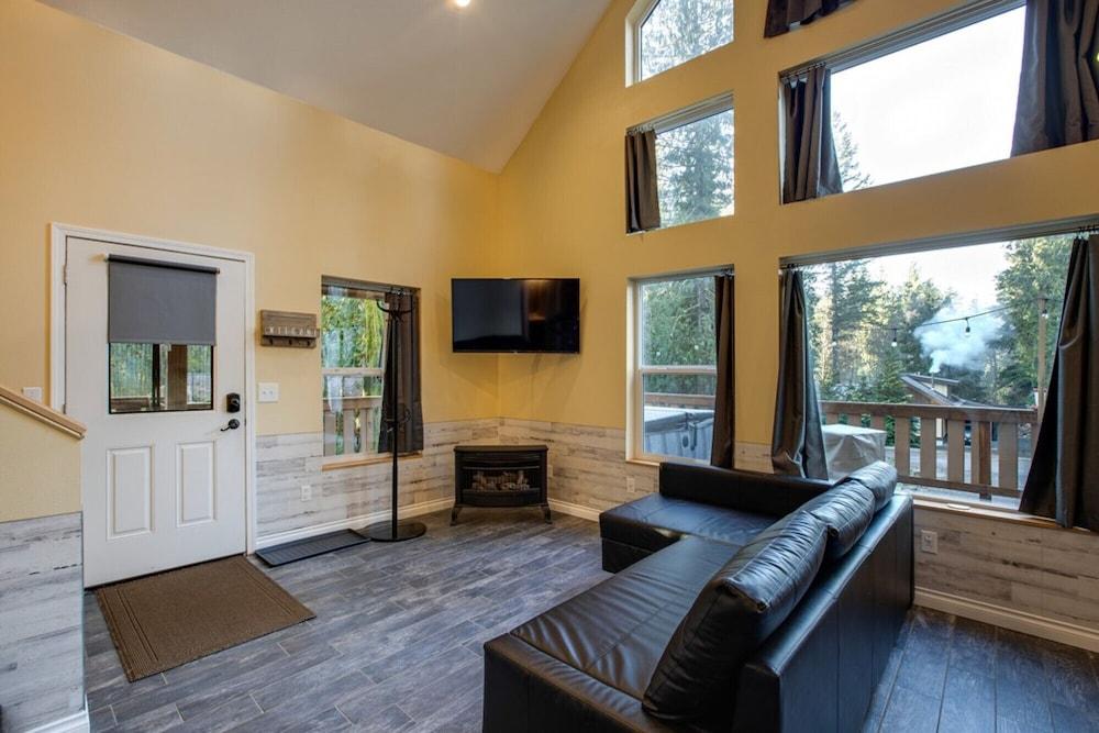 Mt Baker Lodging Cabin 2- Sleeps 8 Room