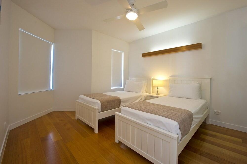 Maggies Beachfront Apt. 5 Room