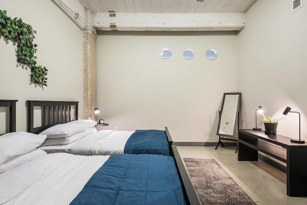 داون تاون دالاس غورجس 3 بد رومز، بول آند جيم غرفة