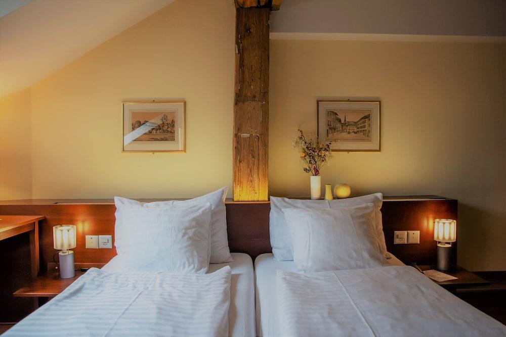 هوتل ريسترونت جولدنيه شلوسيل بيرن غرفة