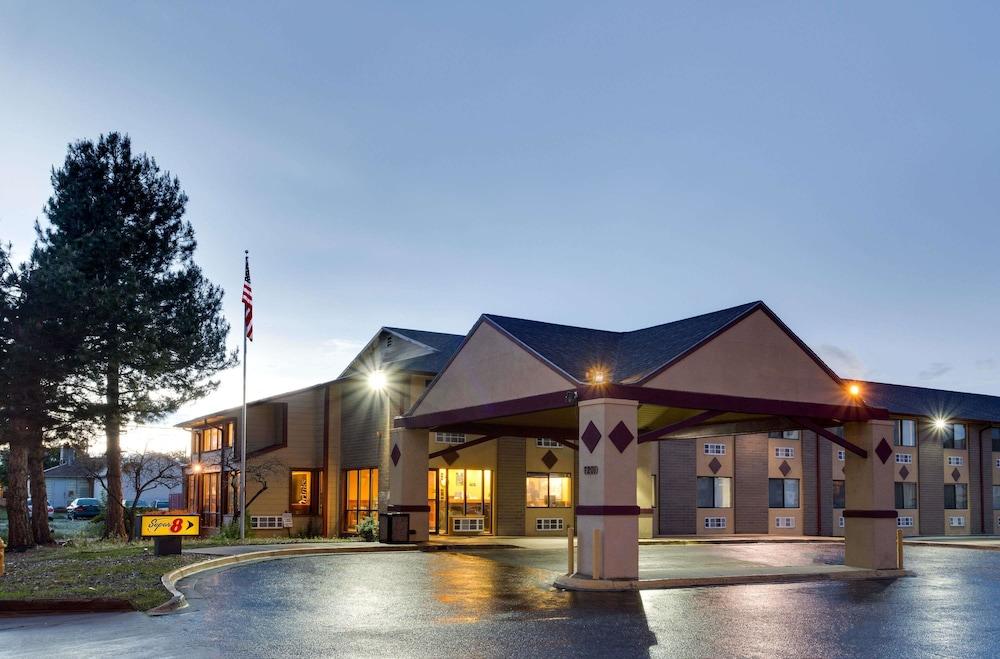 سوبر 8 باي ويندام دينفر ستابليتون الصورة الأساسية