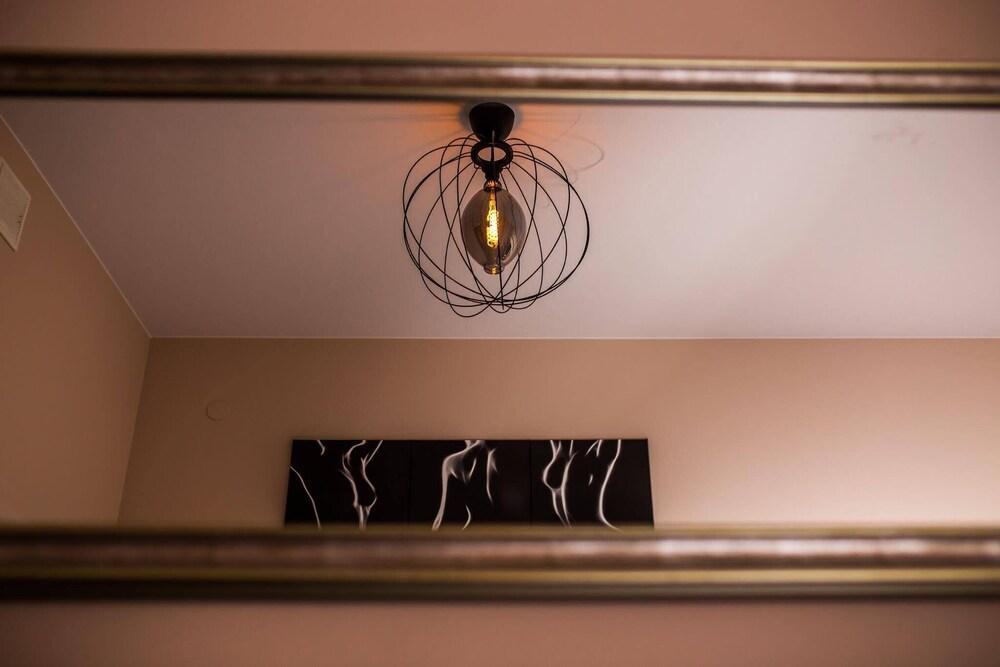 Dream Aparts - Lofty Scheiblera Interior Detail