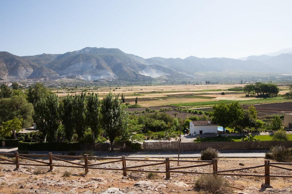 ألوخاميينتو لوس مولينوس دي بادول تفاصيل الفندق من الخارج