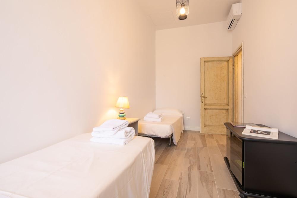 سانتا ماريا نوفيلا 4 بد رومز باي مميجا غرفة