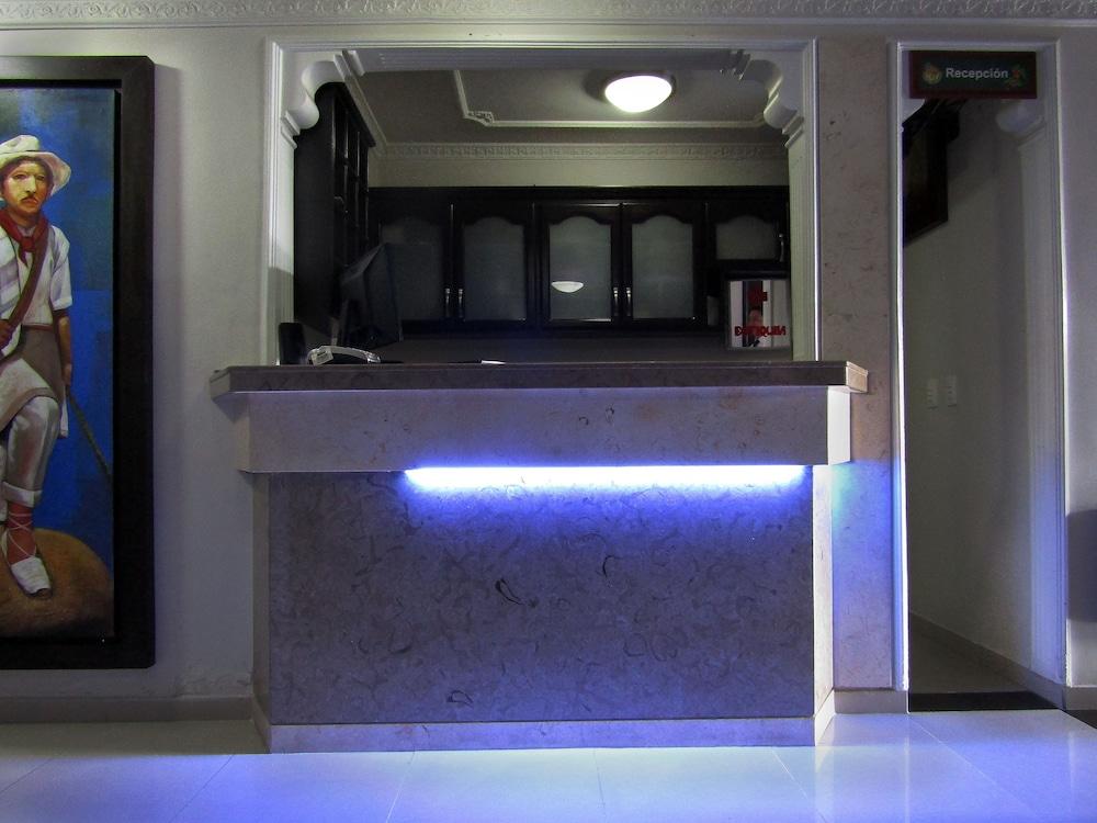 هوتل آيريس ديل كوينديو منطقة الاستقبال