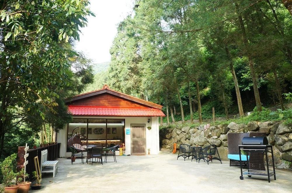 Hillside Plot Inn Exterior