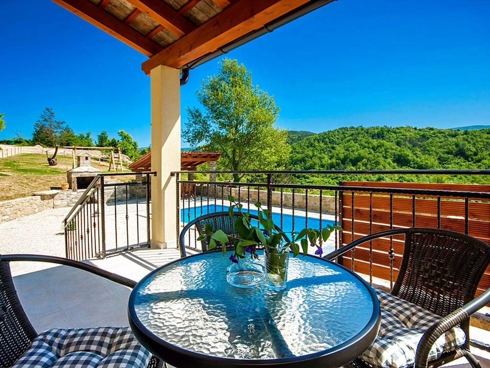 Well Maintained Villa With Private Pool, Large Garden and Partly View of the Kvarner Gulf Exterior