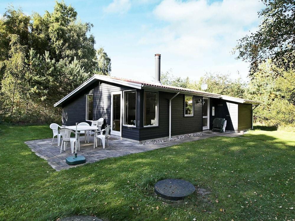Spacious Holiday Home With Indoor Whirlpool in Zealand