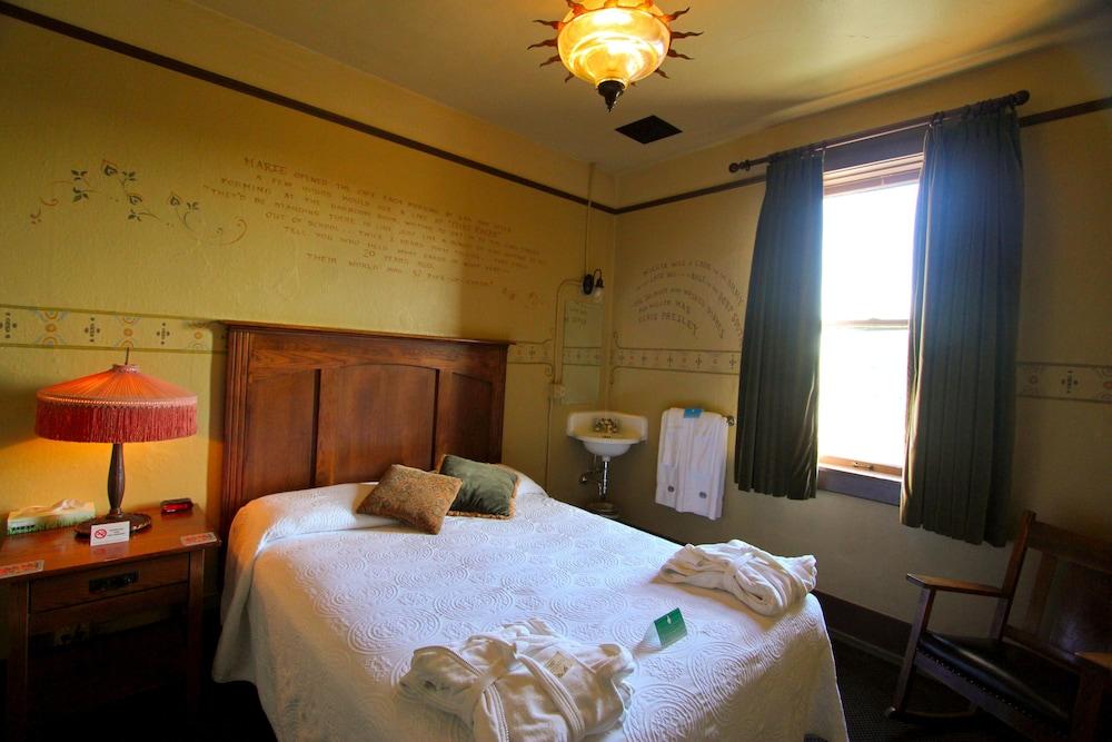 ماكمينامينز أوليمبيك كلوب غرفة