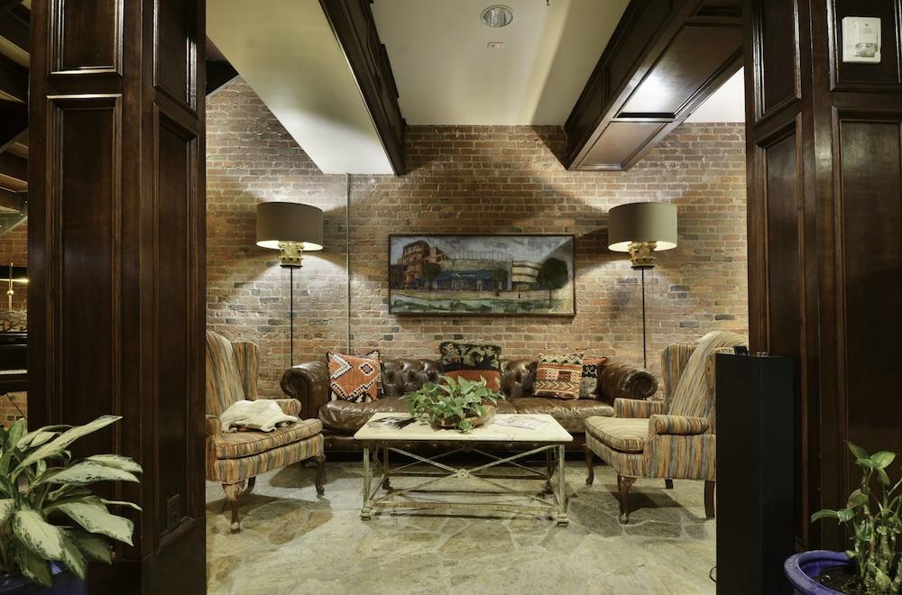 ذا ريمينجتون سويتس هوتل آند سبا منطقة الجلوس في الردهة