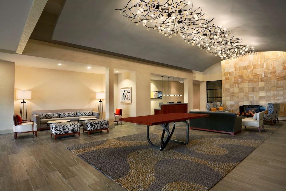 دابل تري باي هيلتون هوتل سولت ليك سيتي إيربورت الردهة