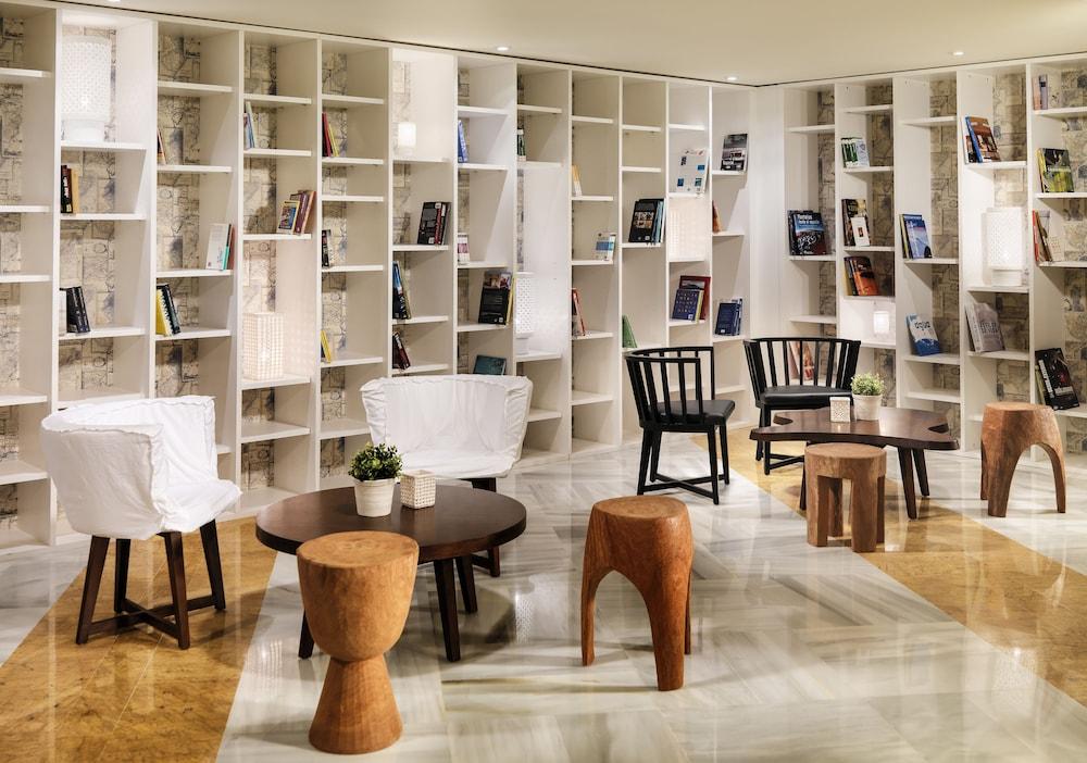 بوتيك هوتل آيتش 10 بلو مار - للبالغين فقط منطقة الانتظار في الردهة