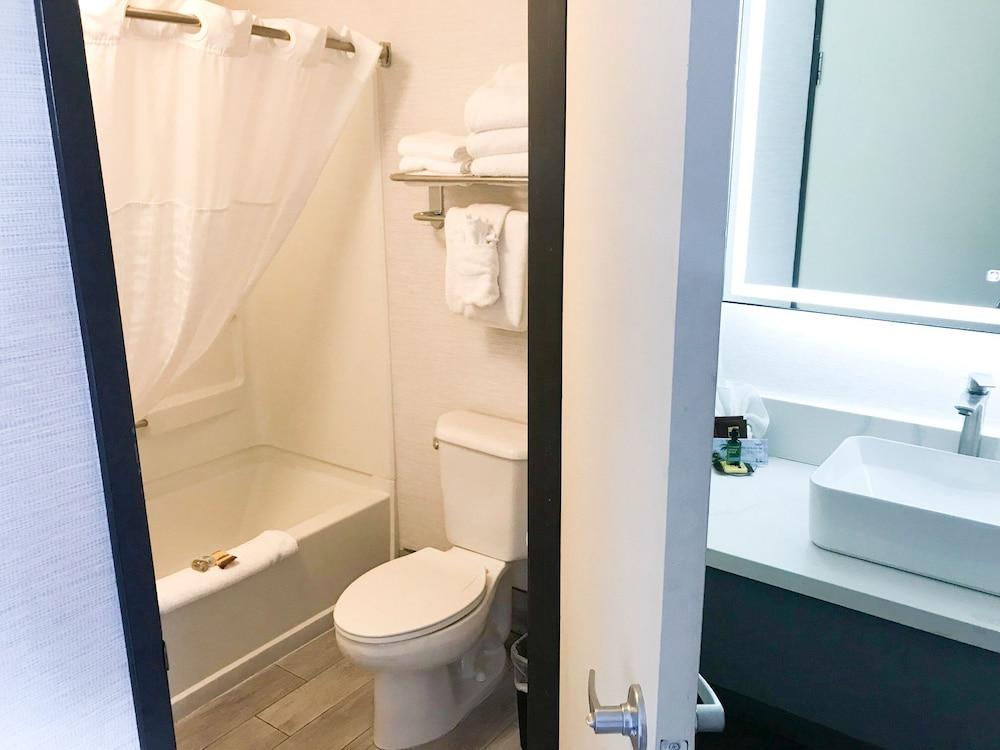 هوتل سولارينا، بريمير كوليكشن باي بست ويسترن أخرى