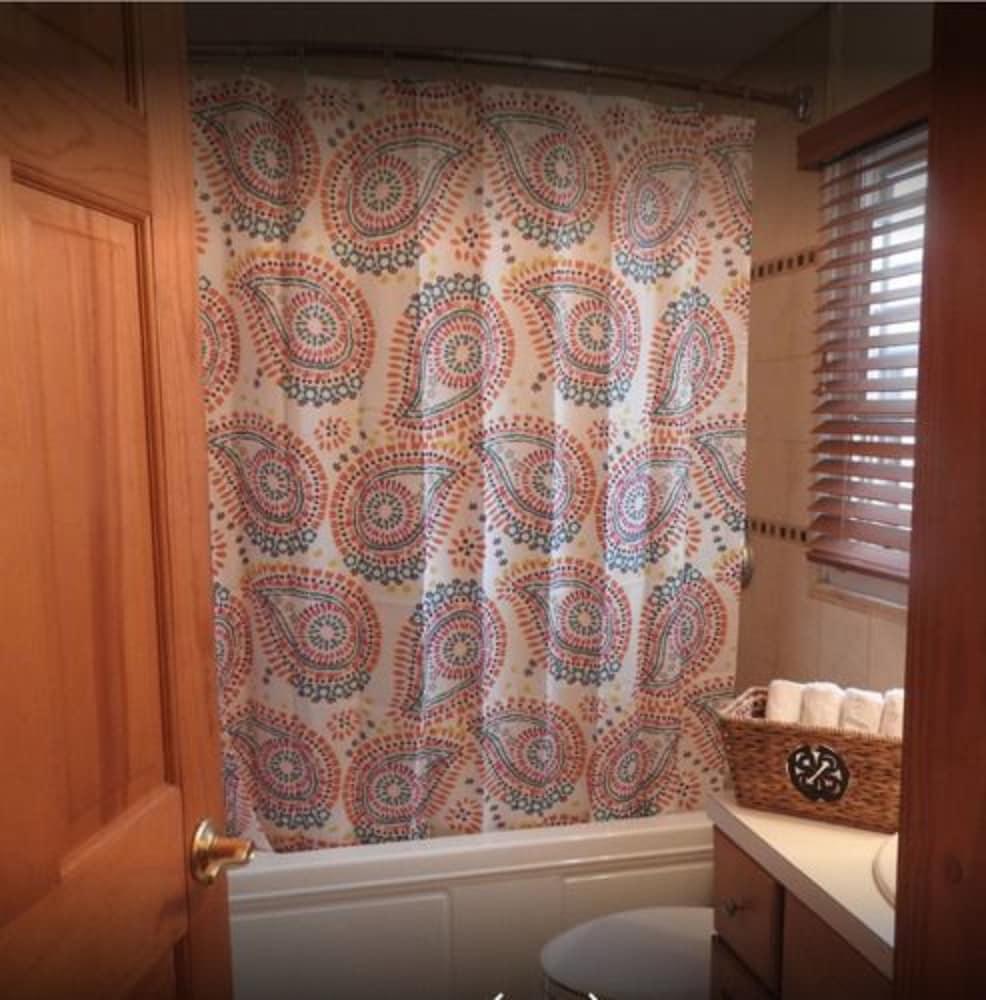 Lemon and Ginger Bathroom