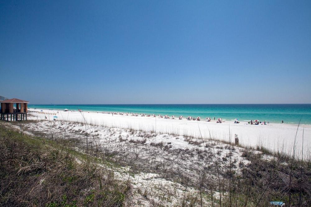 وودلاند شورز بيتش ريزورت باي بانهاندل جيتآوايز الشاطئ