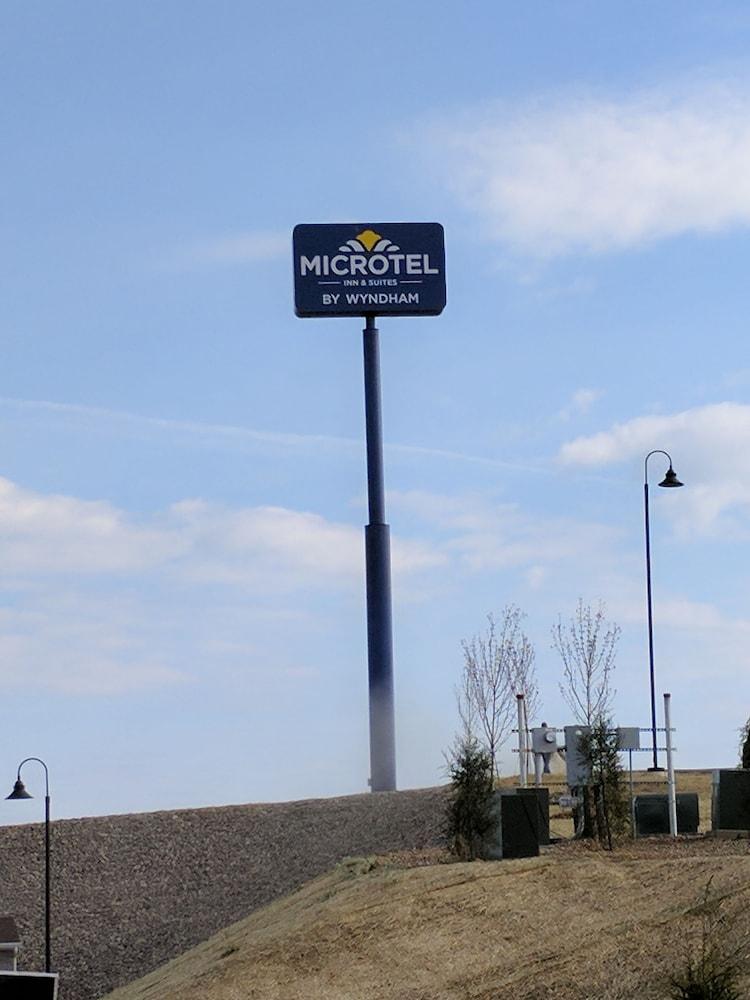 مايكروتل إن آند سويتس باي ويندام كلاريون المنطقة الخارجية