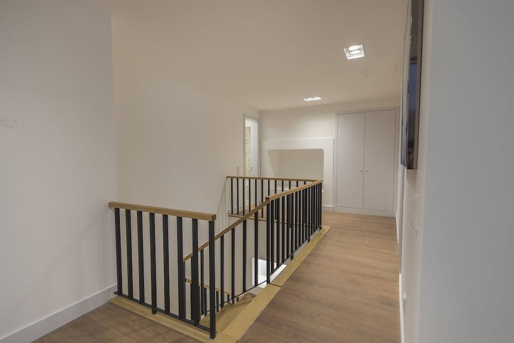 High Ceiling Duplex Apt Cais do Sodre Interior Detail
