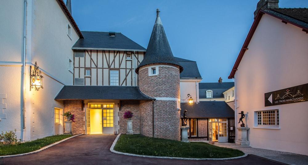 ريلاى دى تروا شاتو