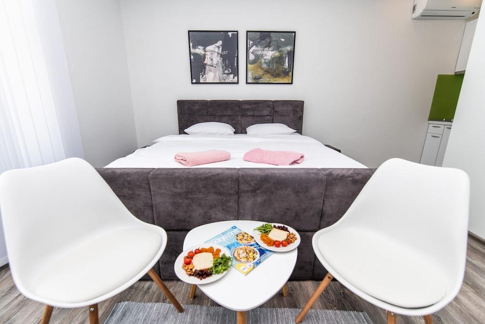 مودرن ستوديو فور 3 بيبول إن ذا هارت أوف ذا سيتي سنتر غرفة