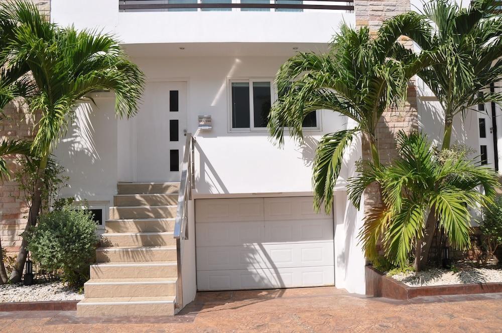 هيدين بالم بول فيلاز المنطقة الخارجية