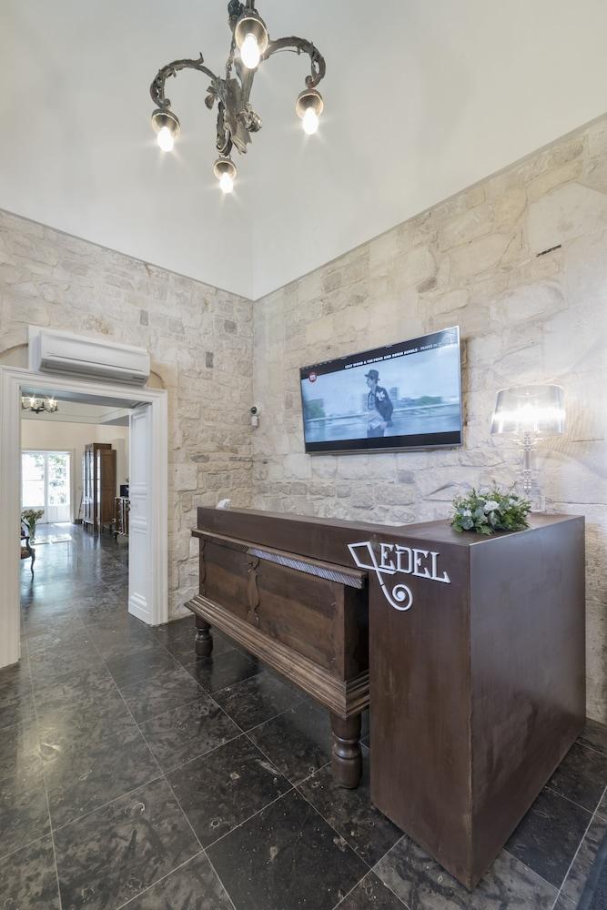 إديل إيموشنال دوموس إيه لوكشري منطقة الاستقبال