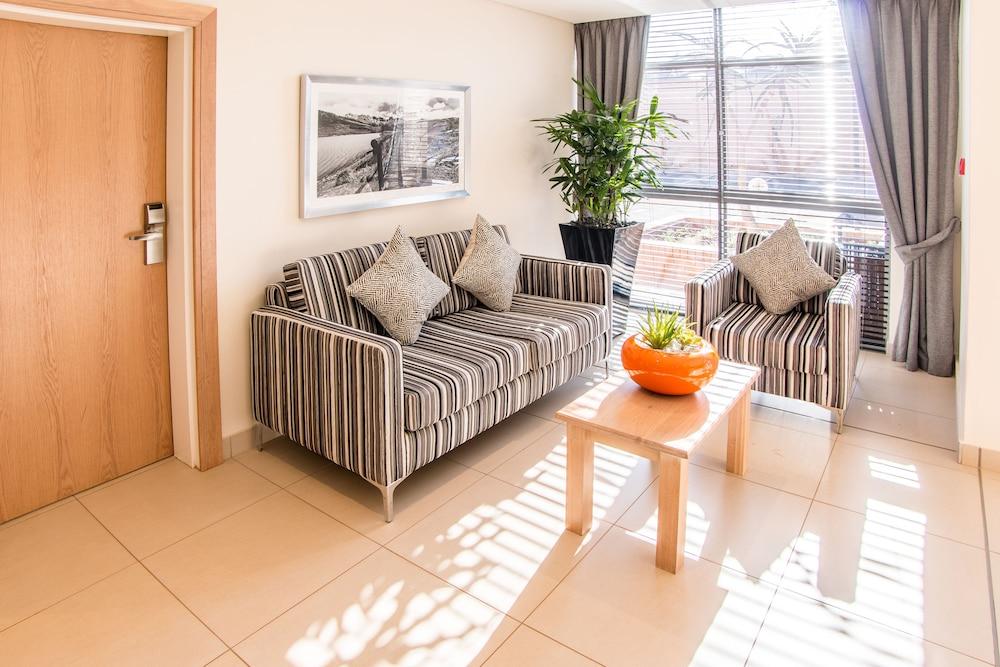 Road Lodge Pietermaritzburg Lobby Sitting Area