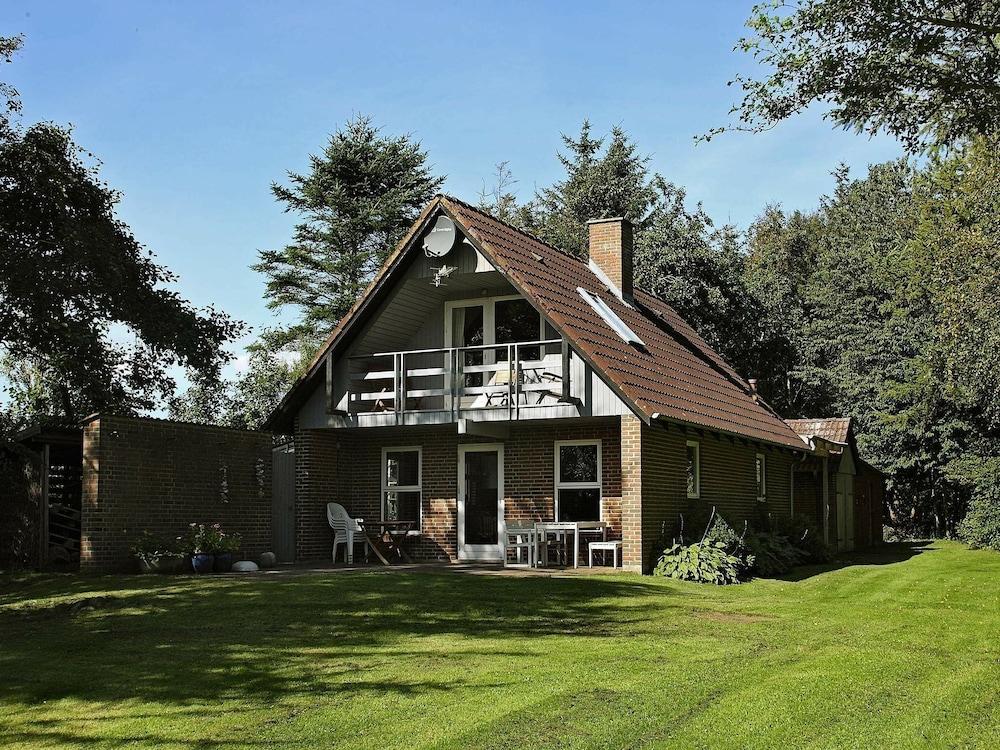 بيوتيفول هوليداي هوم إن أستر أسيلز ويذ روفيد تيراس