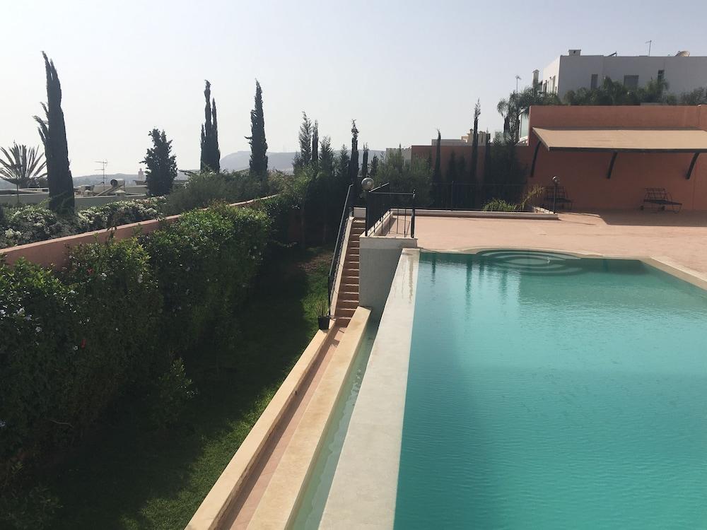 Spacious Comfortable Villa Ref T72024