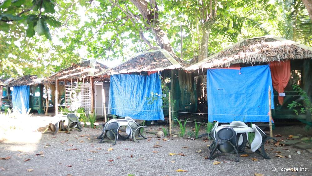 Algen's Dive Resort Property Grounds