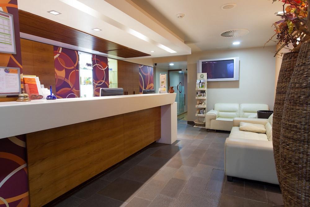 سبورت آند ويلنس هوتل هارمونيجا منطقة الاستقبال