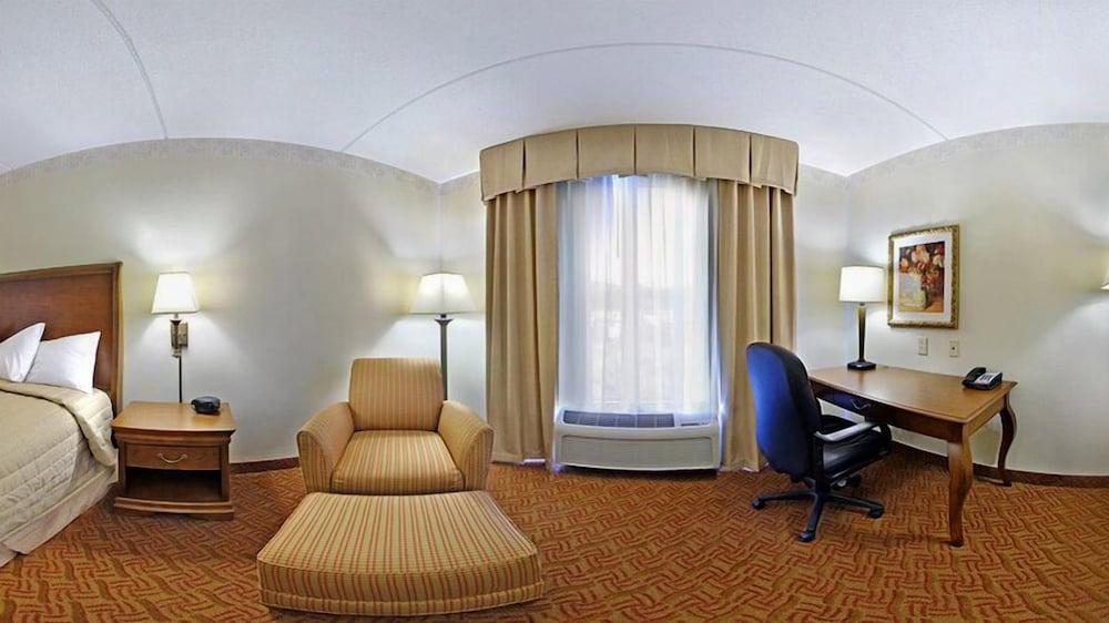 Country Inn & Suites by Radisson, Potomac Mills Woodbridge, VA