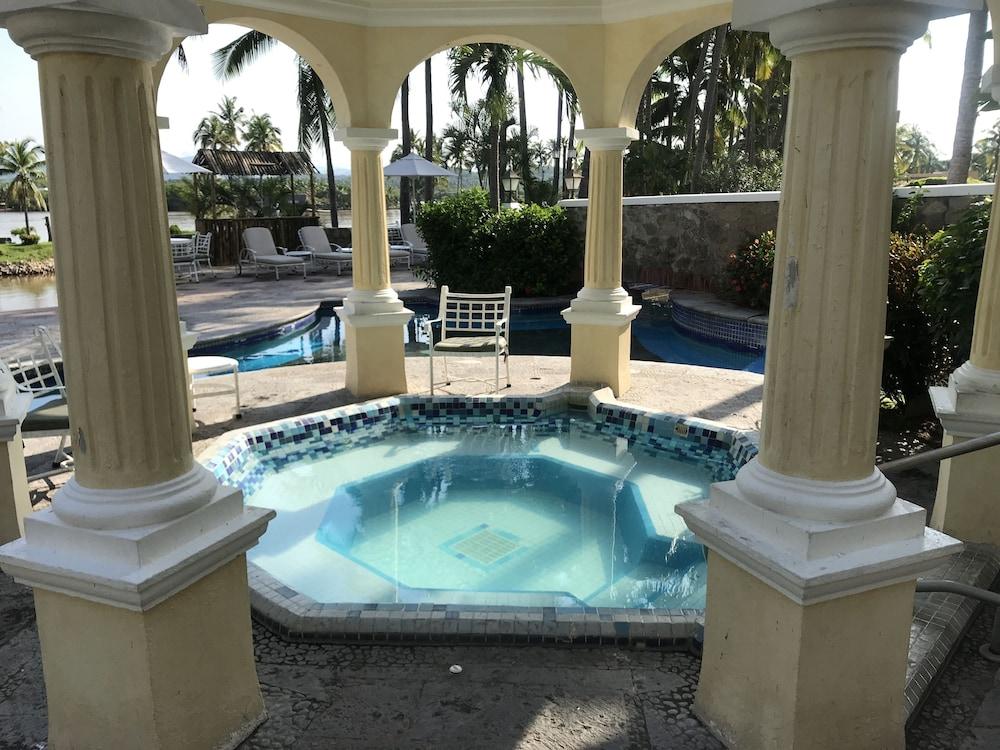 مارينا فيلاز - جراند إيسلا نافيداد حمام سباحة مغطى/مكشوف