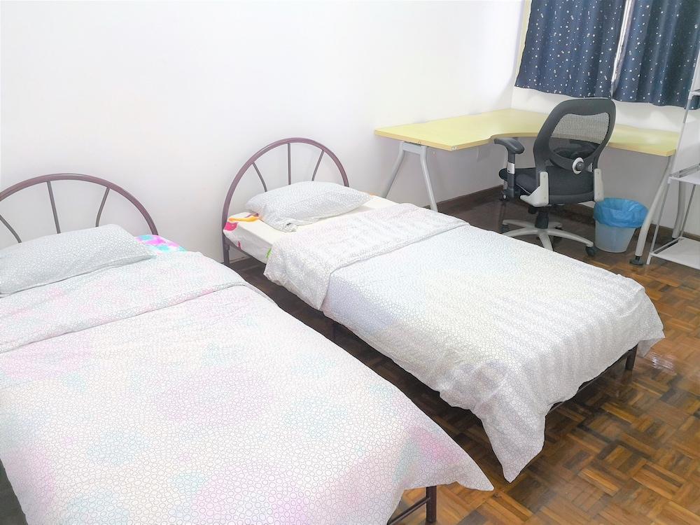 موهوم هوليداي هاوس إن بيتالينج جايا غرفة